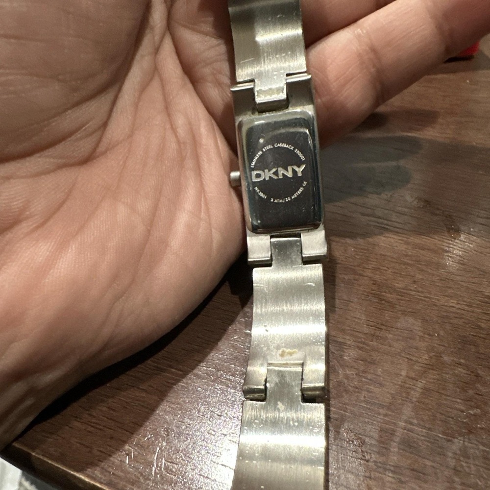 Runs DKNY Women's Silver Toned Bracelet Band Analog Watch Fits Small Wrist 4-5in - Picture 6 of 9